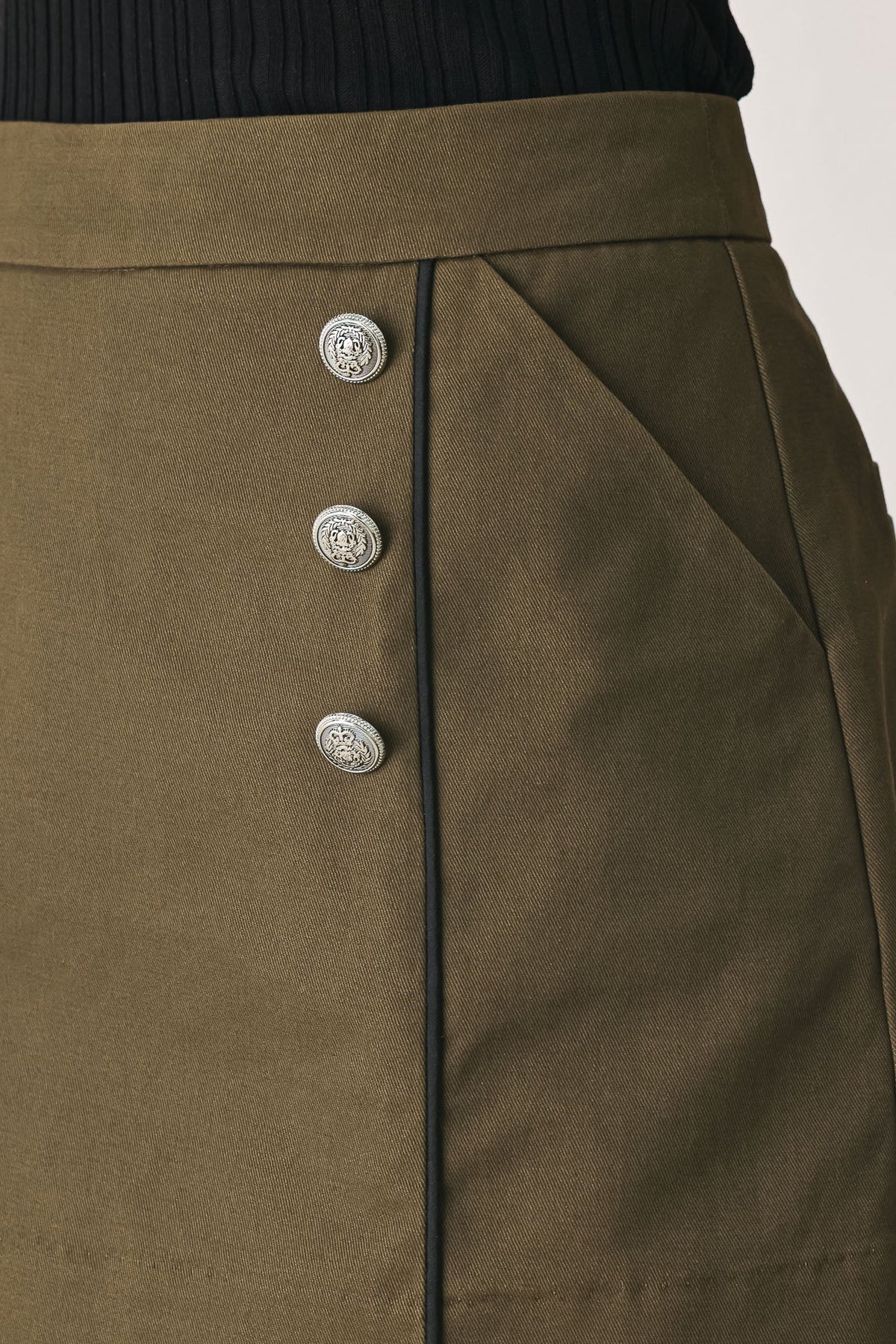 RANGER GREEN TAILORED WOVEN SKORT